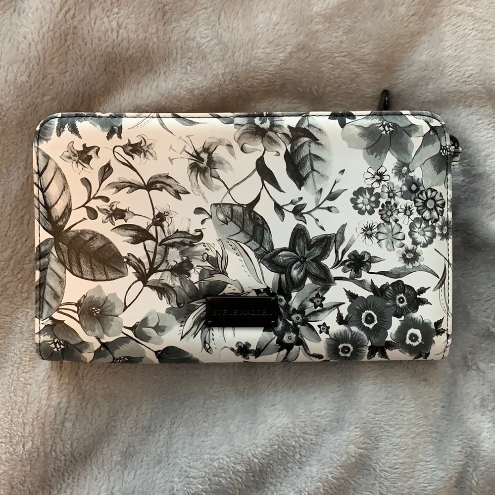 Steve Madden Wristlet